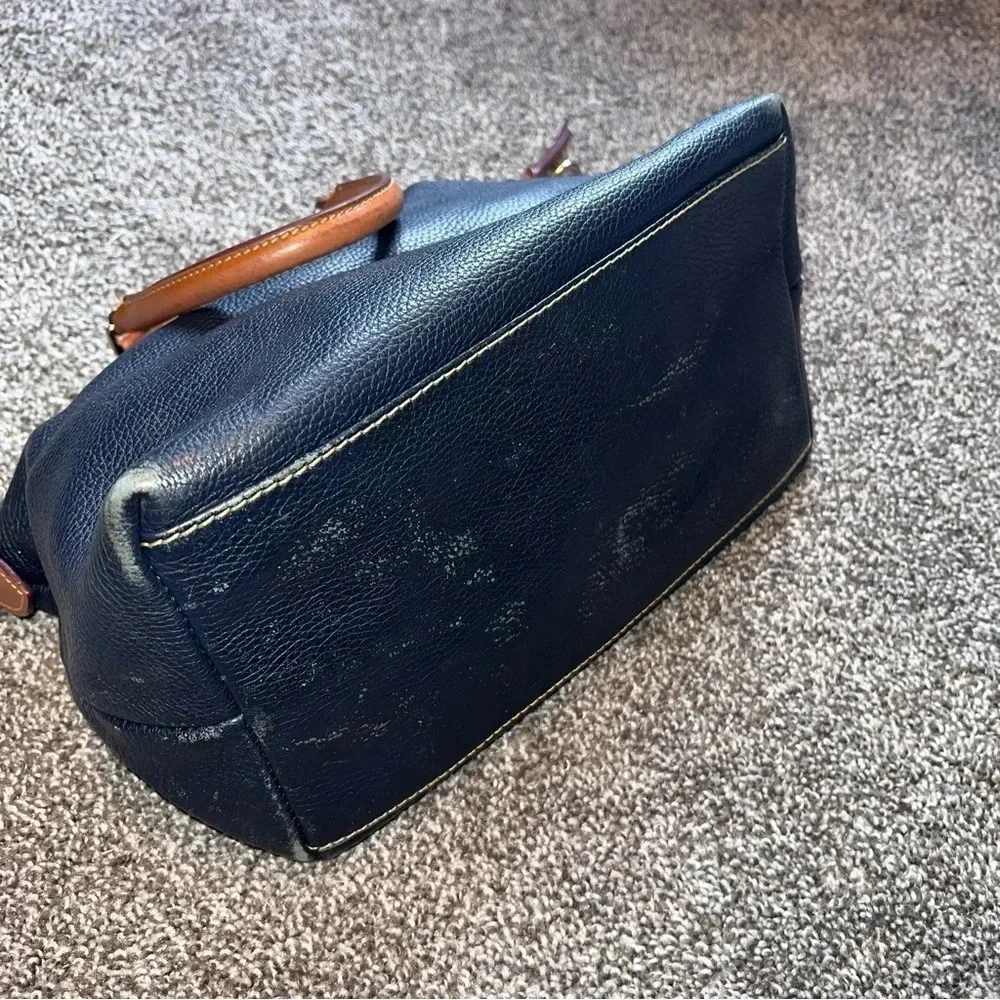 Vintage Dooney & Bourke Black Pebbled Grain Leather Hand Bag ❤️